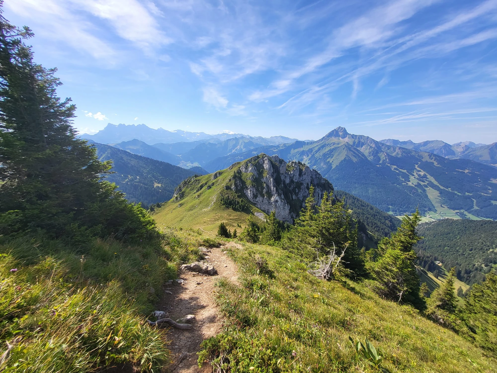 chemin dans la montagne
